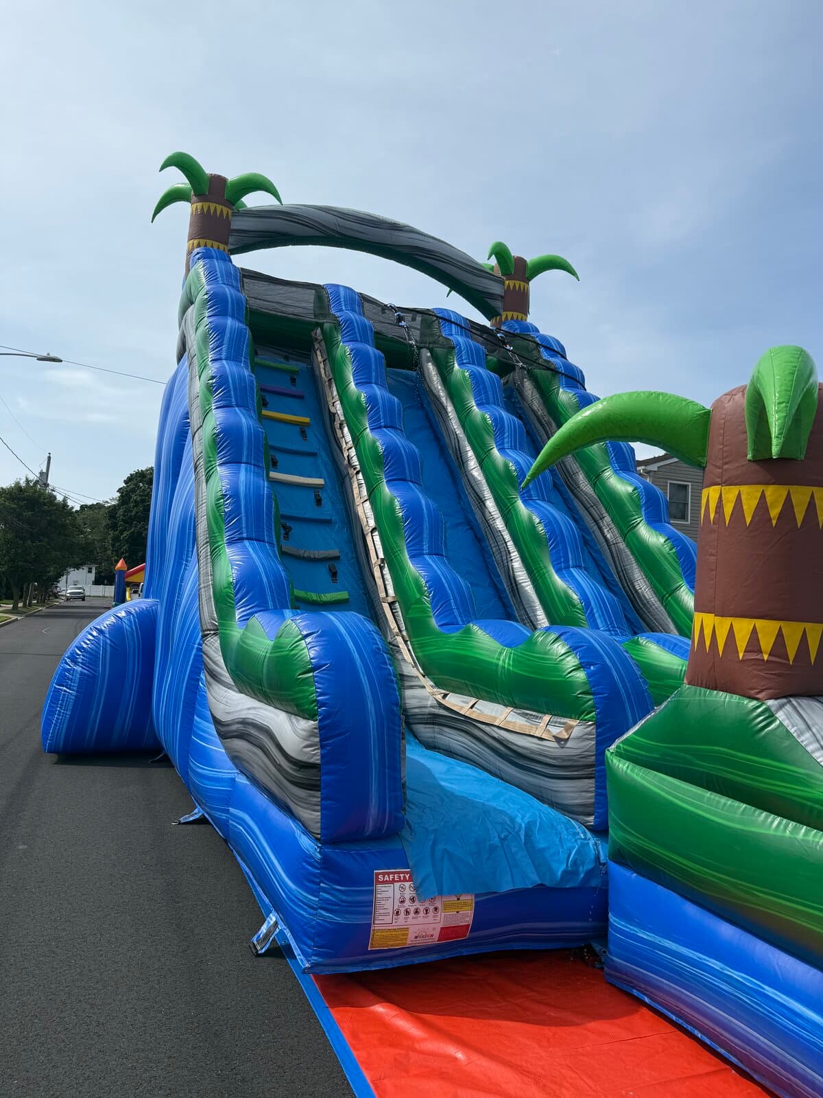 Tropic Thunder bounce rental from Bounce LI